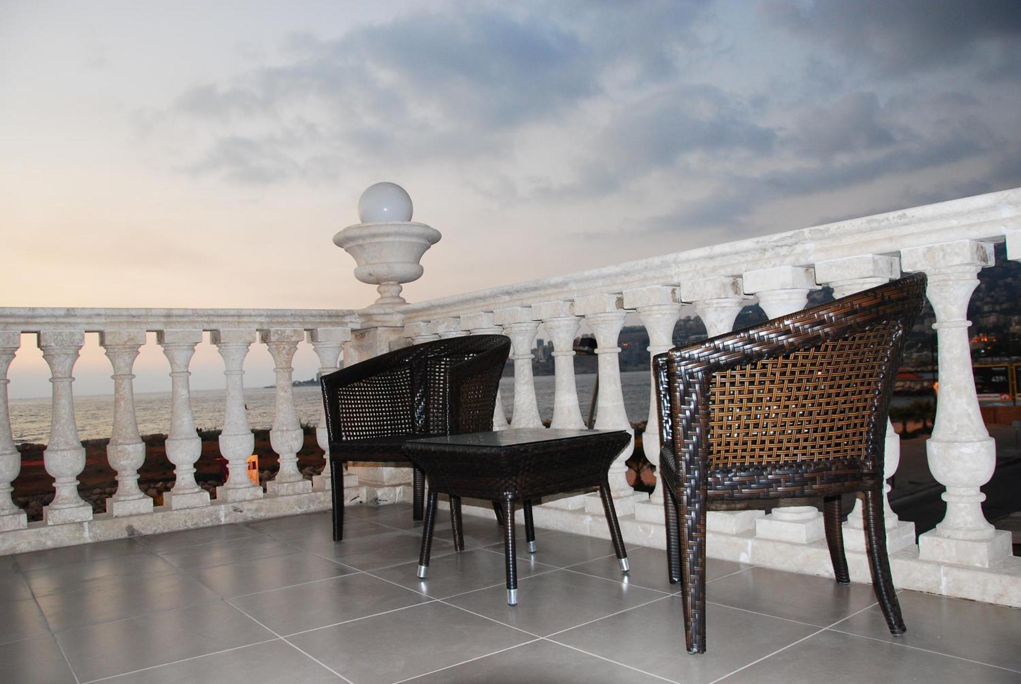 Portaluna Hotel & Resort Jounieh Esterno foto